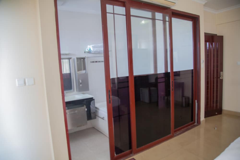 Single Room, Balcony