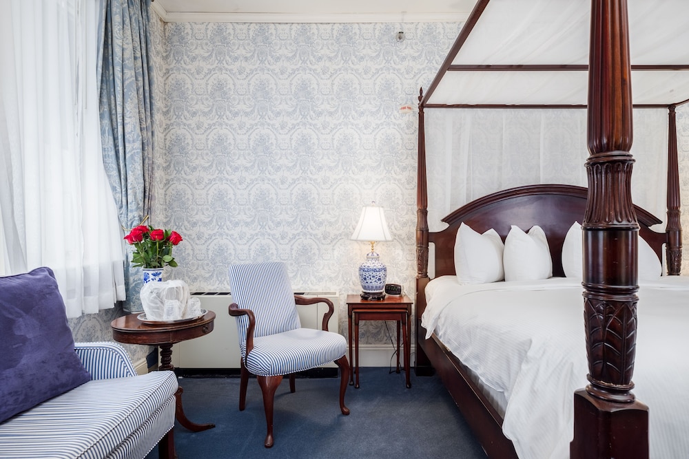 Deluxe Room, 1 King Bed - Photo 3