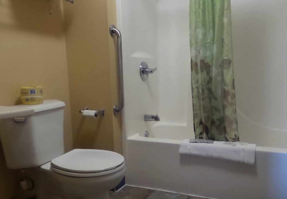 Standard Room, 2 Queen Beds, Refrigerator & Microwave photo 3