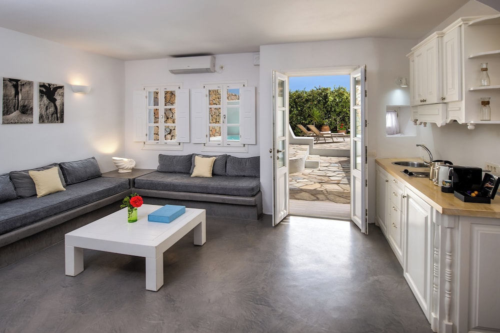 Suite with outdoor Hot Tub and Garden View - Photo 12