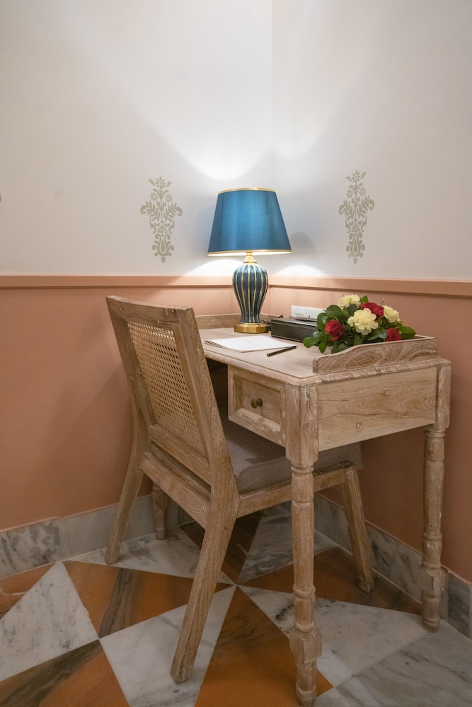 Upper Luxury - Photo 30