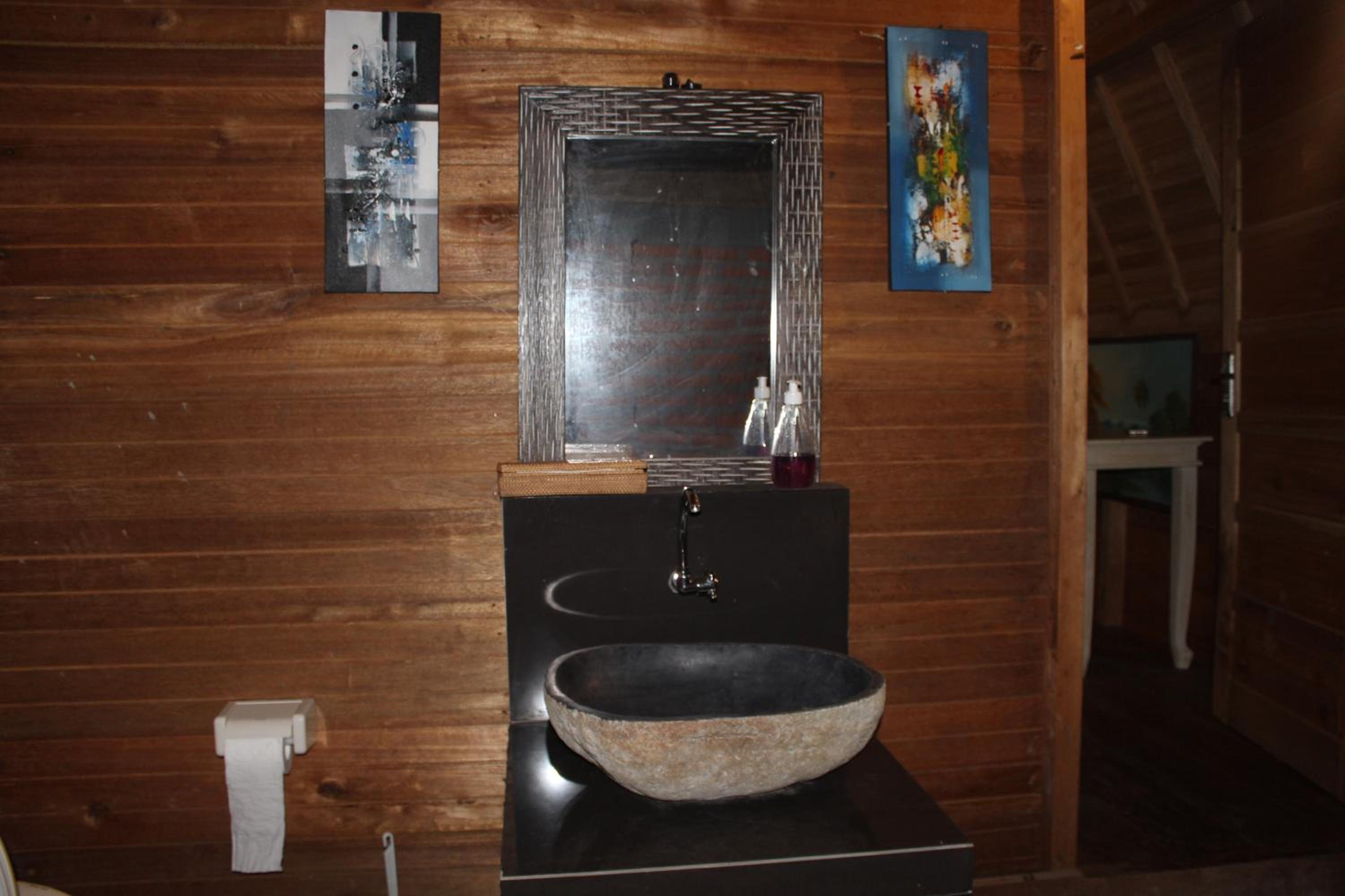 Deluxe King Room - Photo 5
