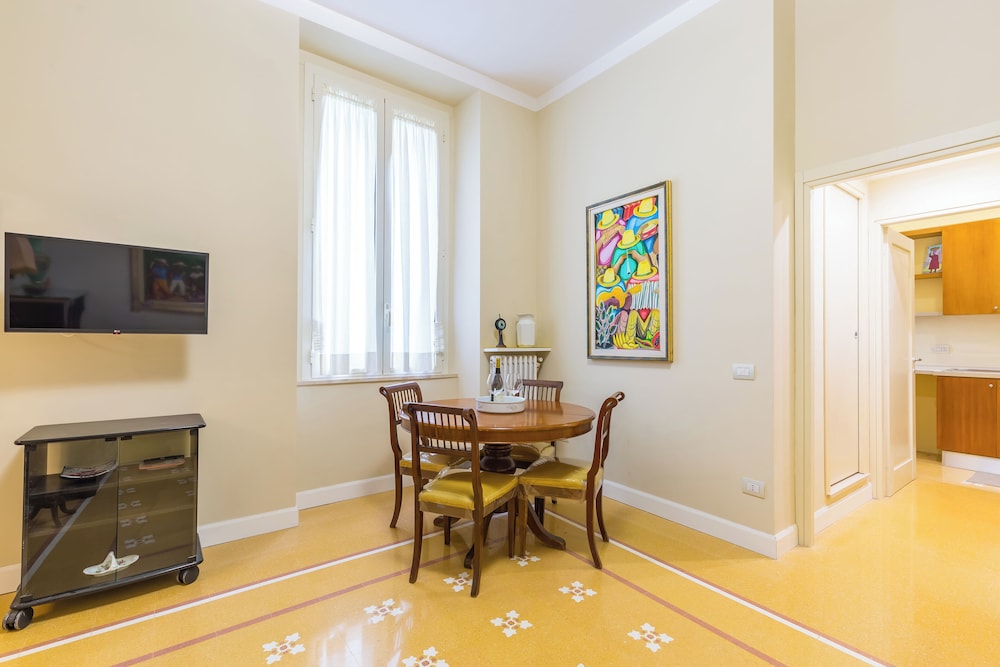 Classic Apartment, 1 Queen Bed with Sofa bed, Private Bathroom, Partial Sea View photo 2
