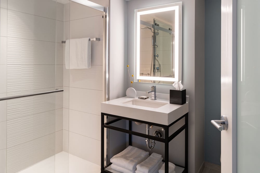 Presidential Suite, 1 Bedroom, Bay View thumbnail 6