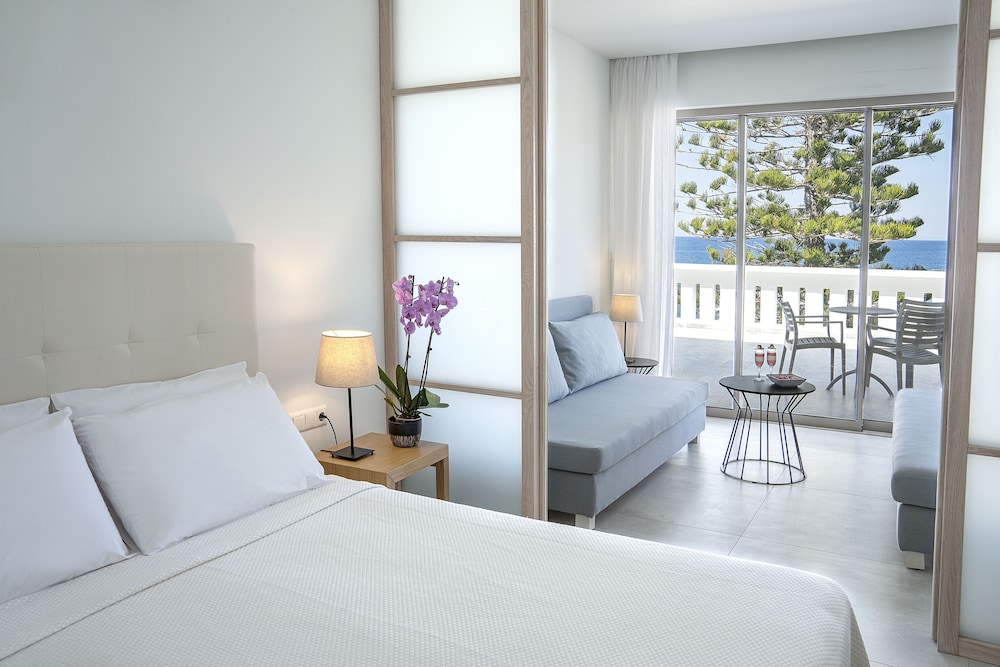 Double or Twin Room, Garden View thumbnail 5