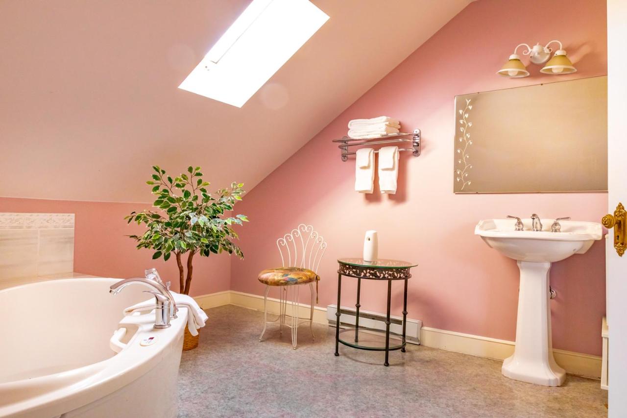Deluxe King Room photo 3