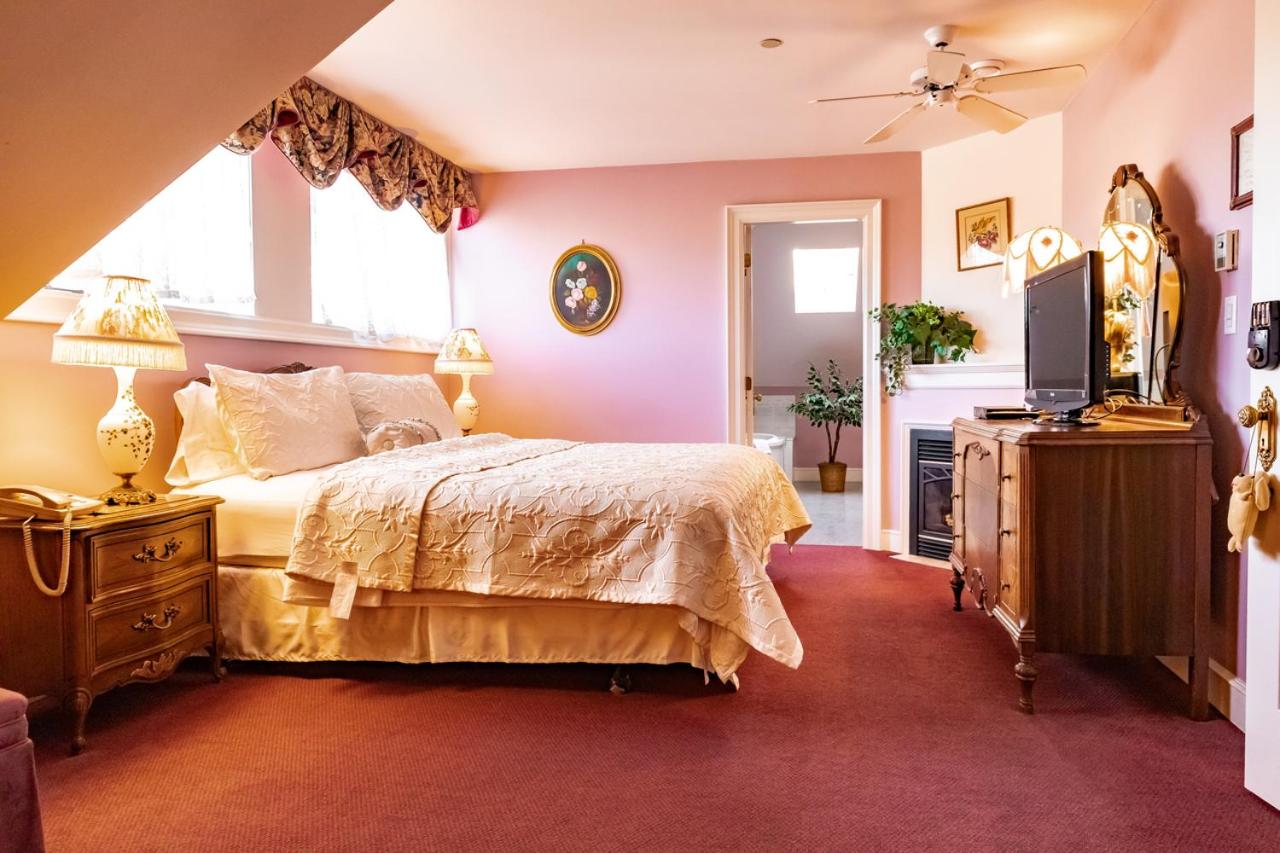 Deluxe King Room photo 1