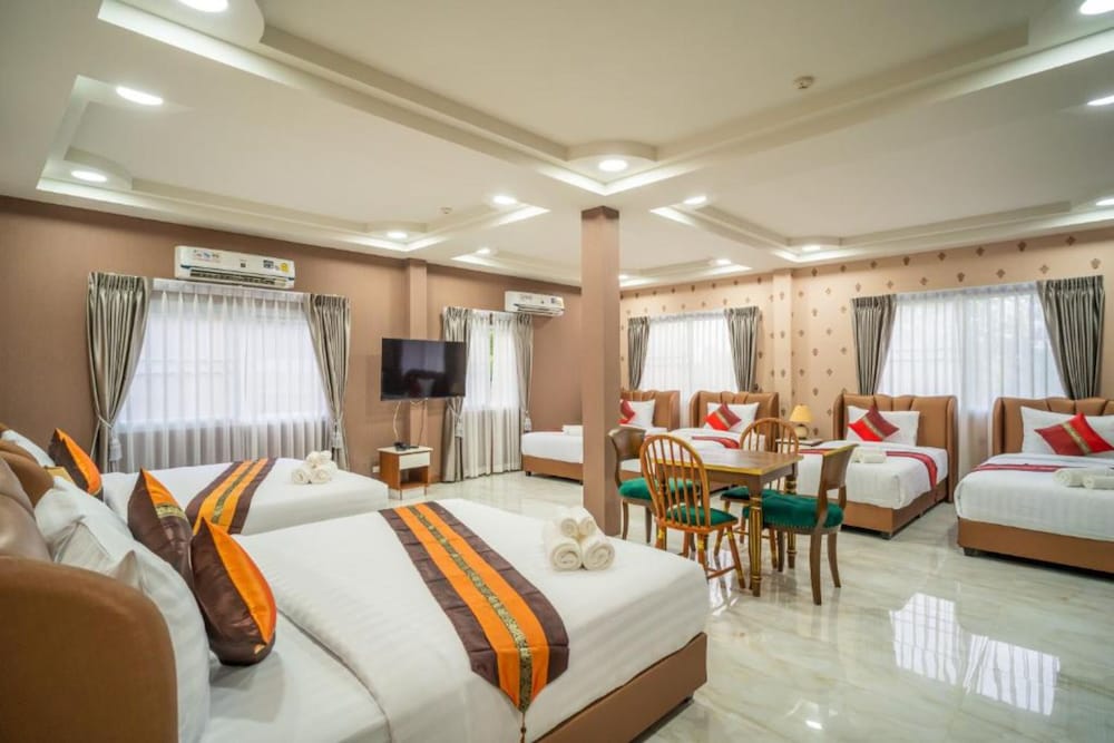Family Room - Photo 9
