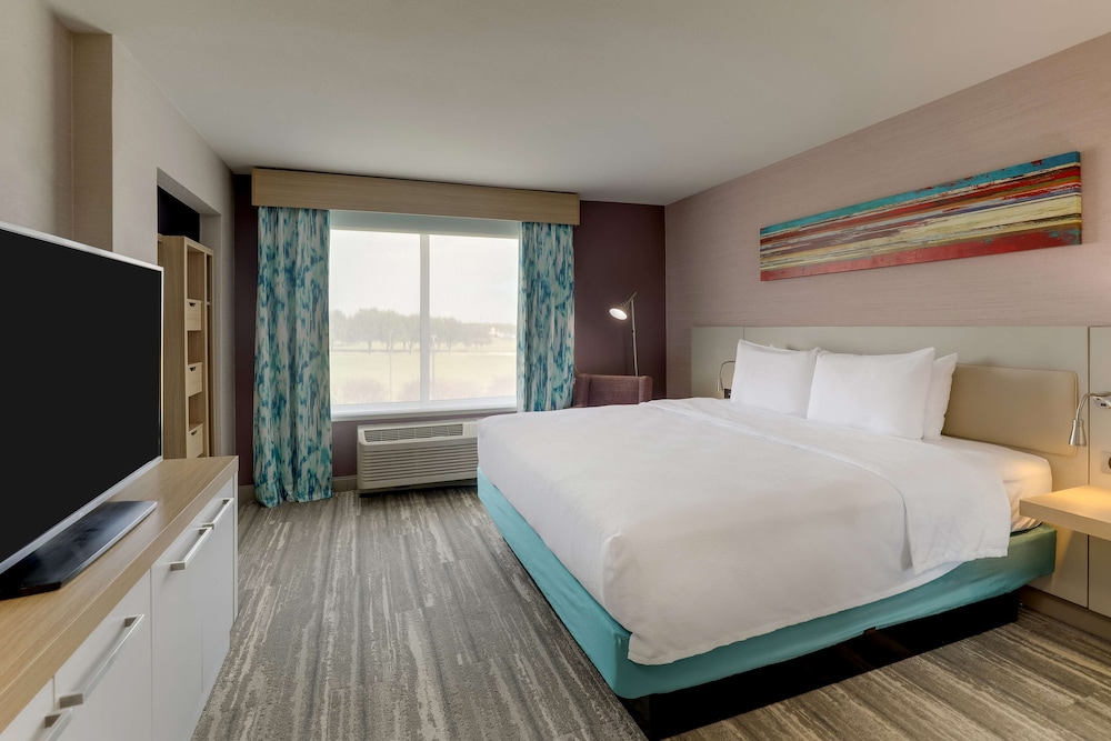 Suite, 1 King Bed - Photo 3
