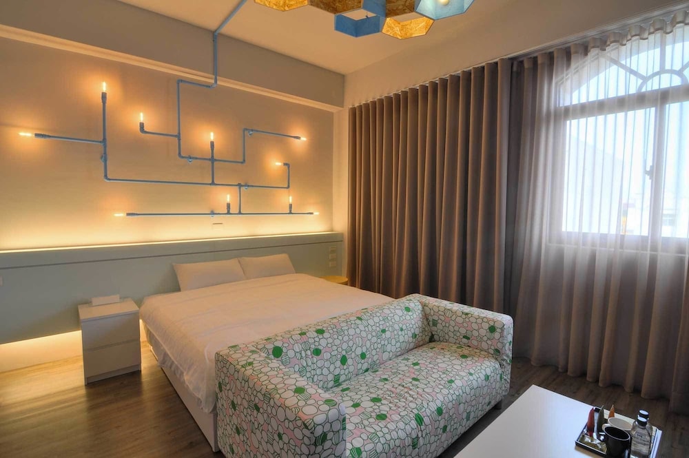 Deluxe Double Room, 1 Queen Bed, City View photo 3