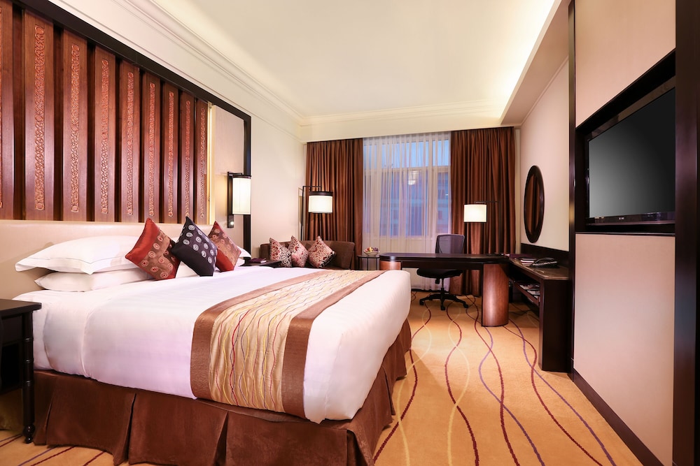 Orchid Club Room King Bed photo 2