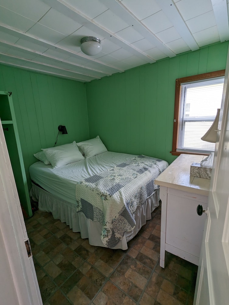 Signature Cottage, 2 Bedrooms, Non Smoking photo 2