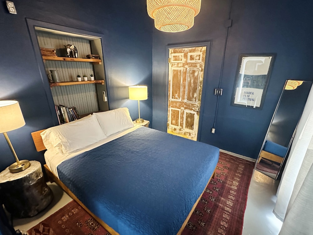 Deluxe Queen Suite - No Pets photo 3