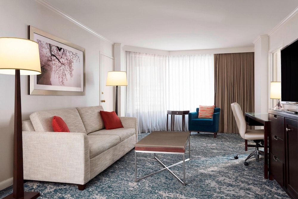 Suite, 1 Bedroom - Photo 17