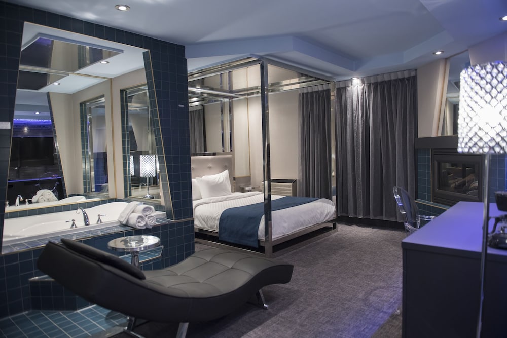 Signature Room