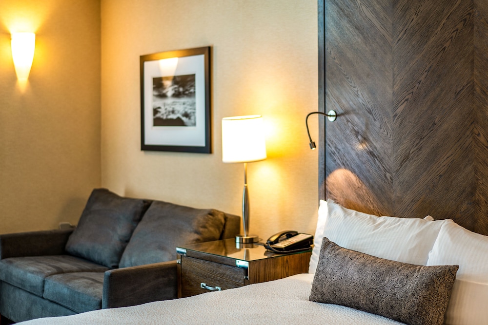 Suite, 1 King Bed, Non Smoking, Fireplace (2nd Floor) photo 2