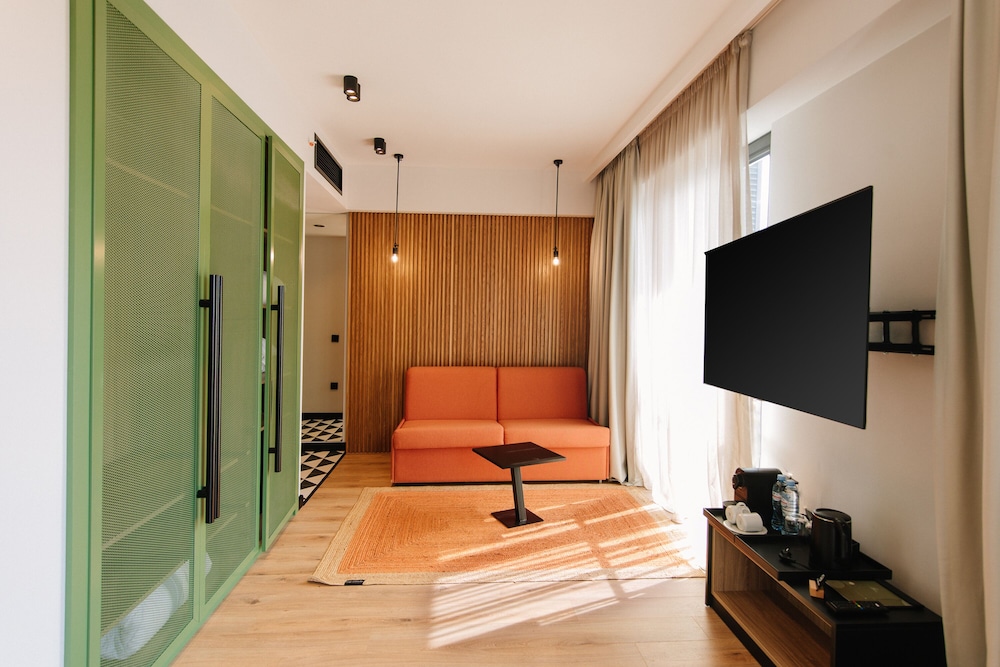 Suite - Photo 2
