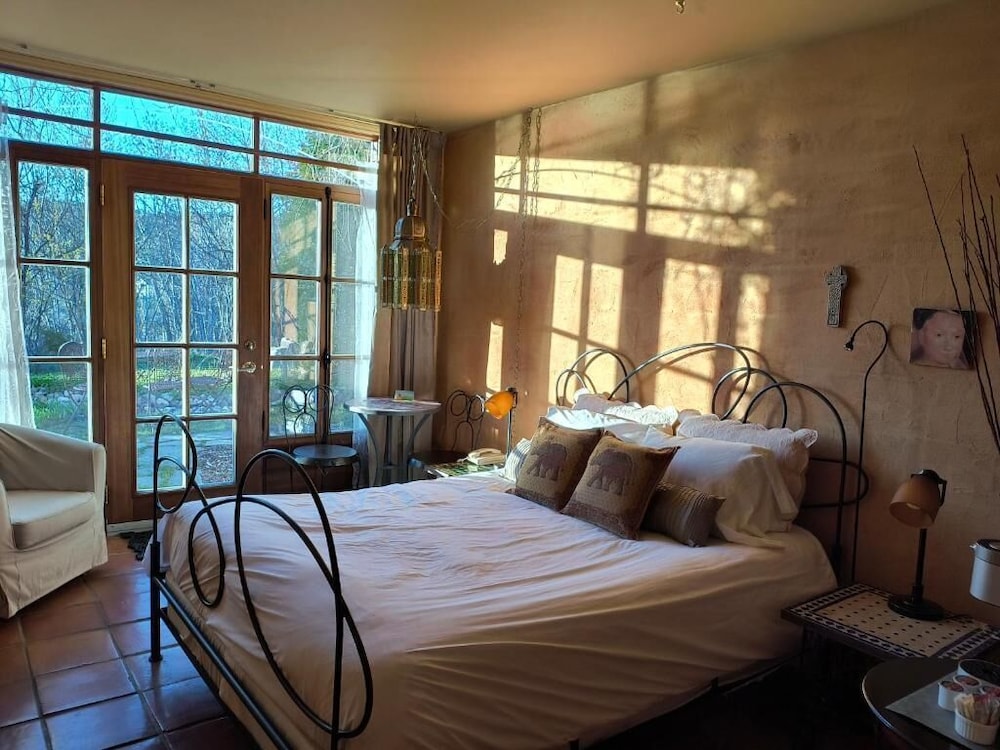 Garden, 1 Queen Bed photo 1
