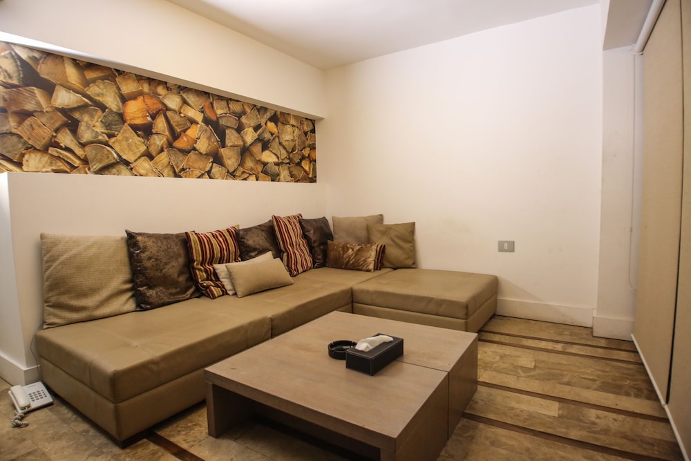 Basic Duplex, 2 Bedrooms, Smoking, Garden View photo 3