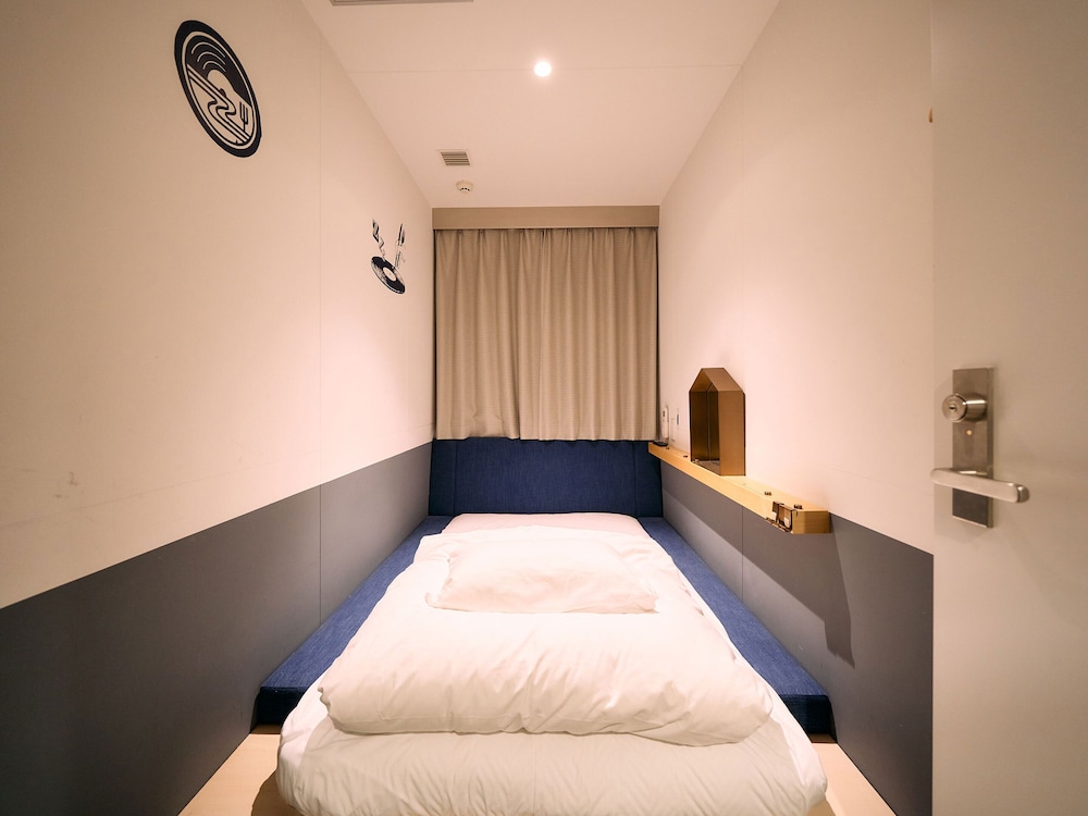 Female-Only Single Room - Shared bathroom photo 1