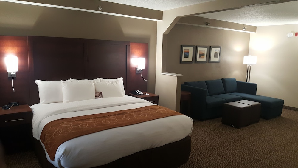 Suite, 1 King Bed with Sofa bed, Non Smoking - Photo 2