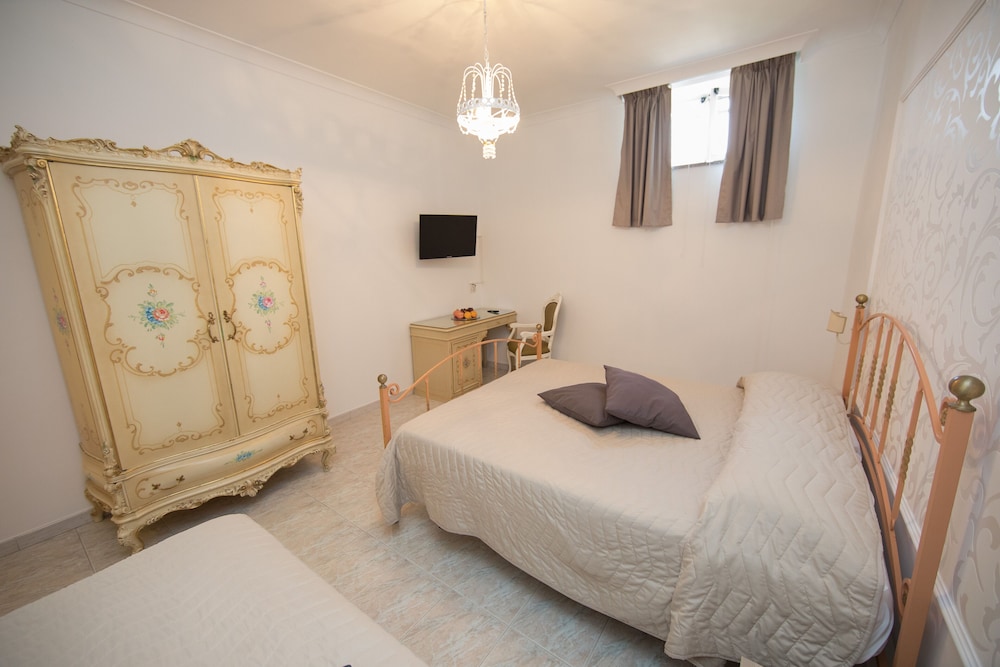 Standard Triple Room photo 2