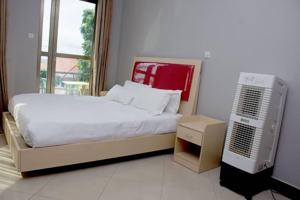 Deluxe Double Room Single Use, 1 Double Bed, Non Smoking photo 3