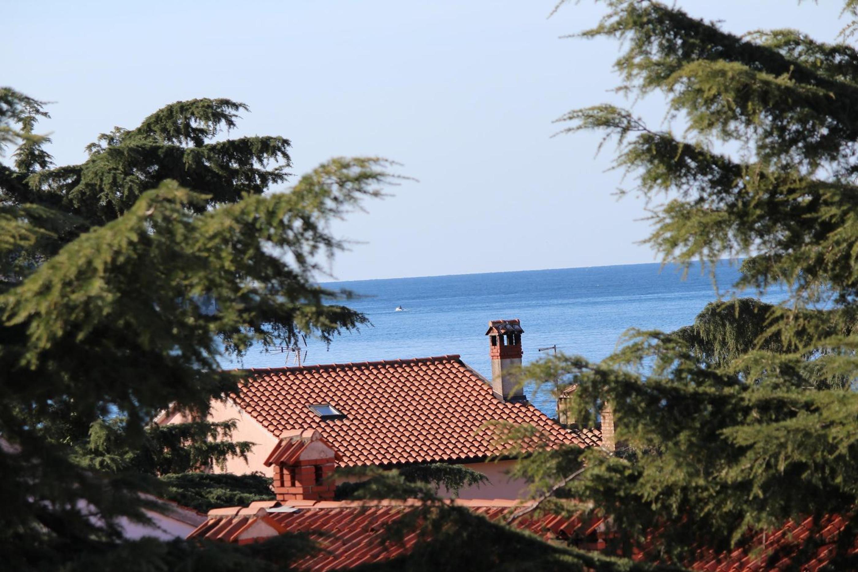 One Bedroom Apartment with Sea View