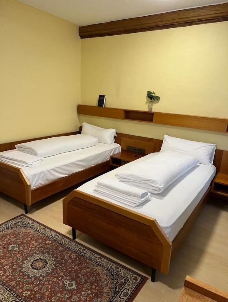Economy Twin Room photo 1