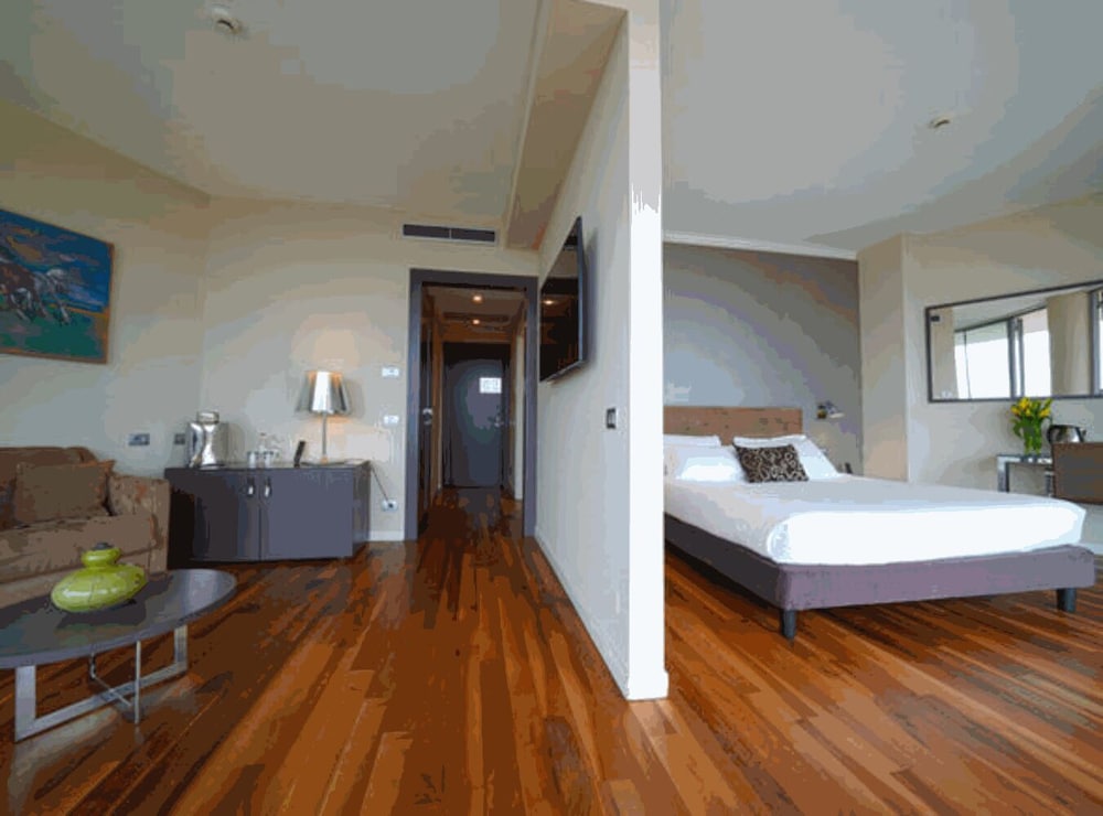 Suite - Photo 4