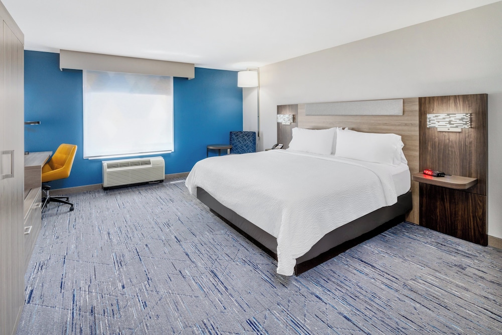 Standard Room, 1 King Bed, Accessible Bathtub (Communications) photo 2