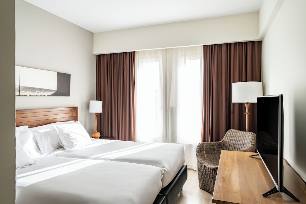 Junior Room (Suit- 2 adults + 1 child) - Photo 1