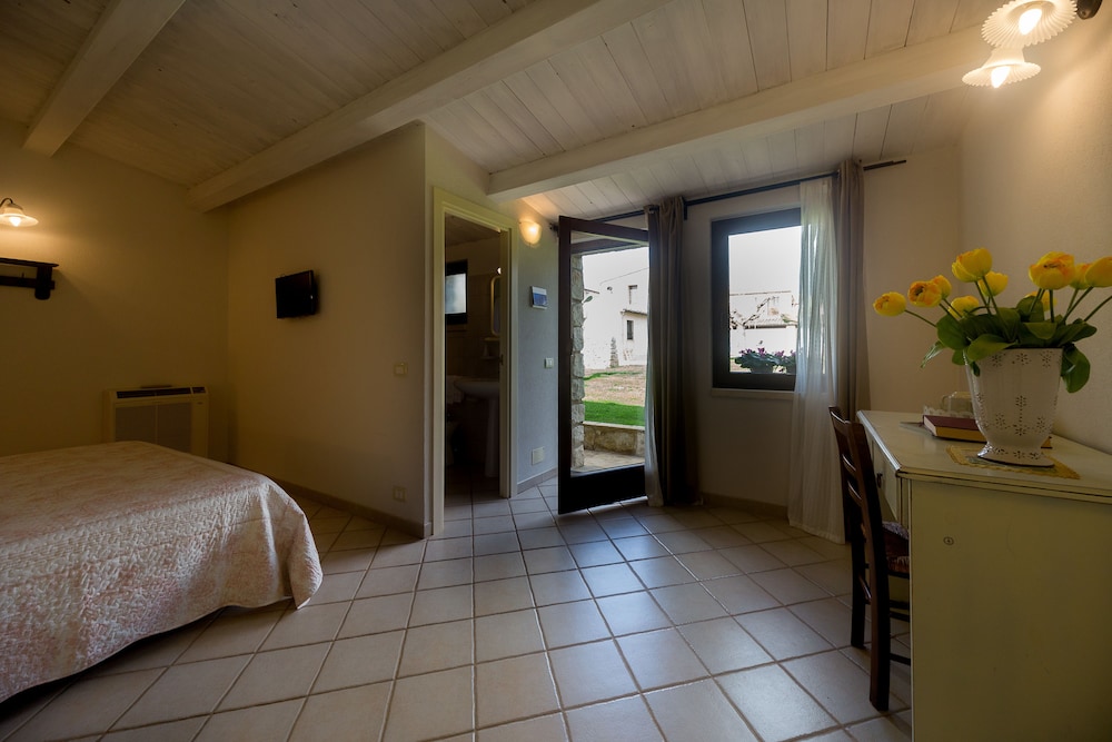 Standard Double Room, Private Bathroom, Garden Area photo 2