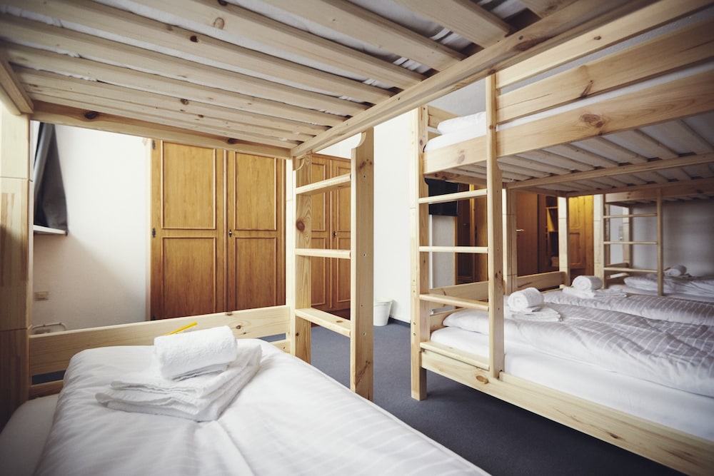 Basic Room (4 bunk beds) photo 3