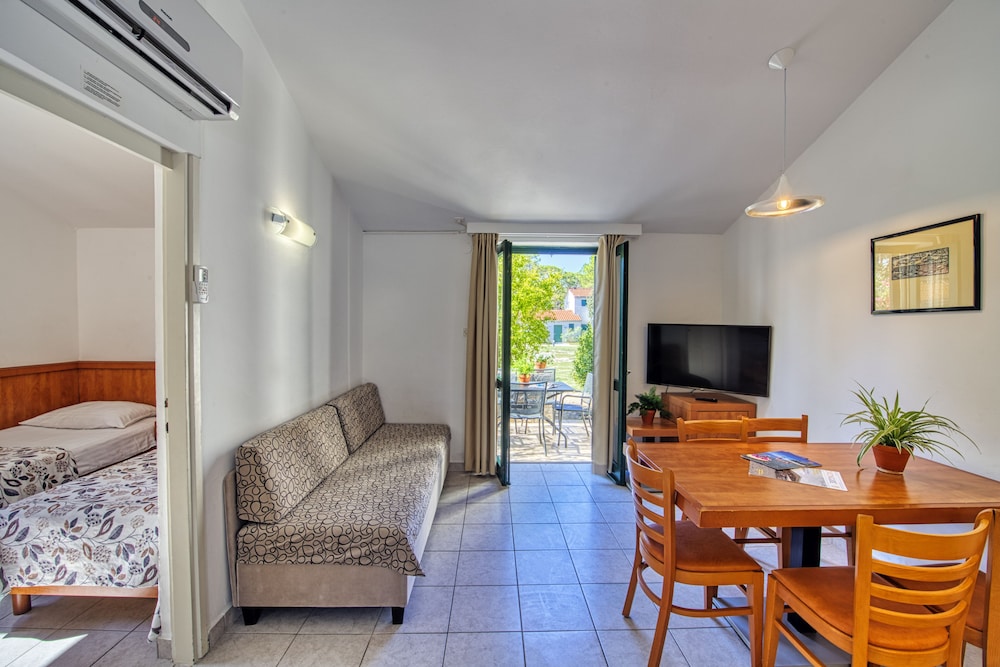 Standard Apartment for 5 Persons