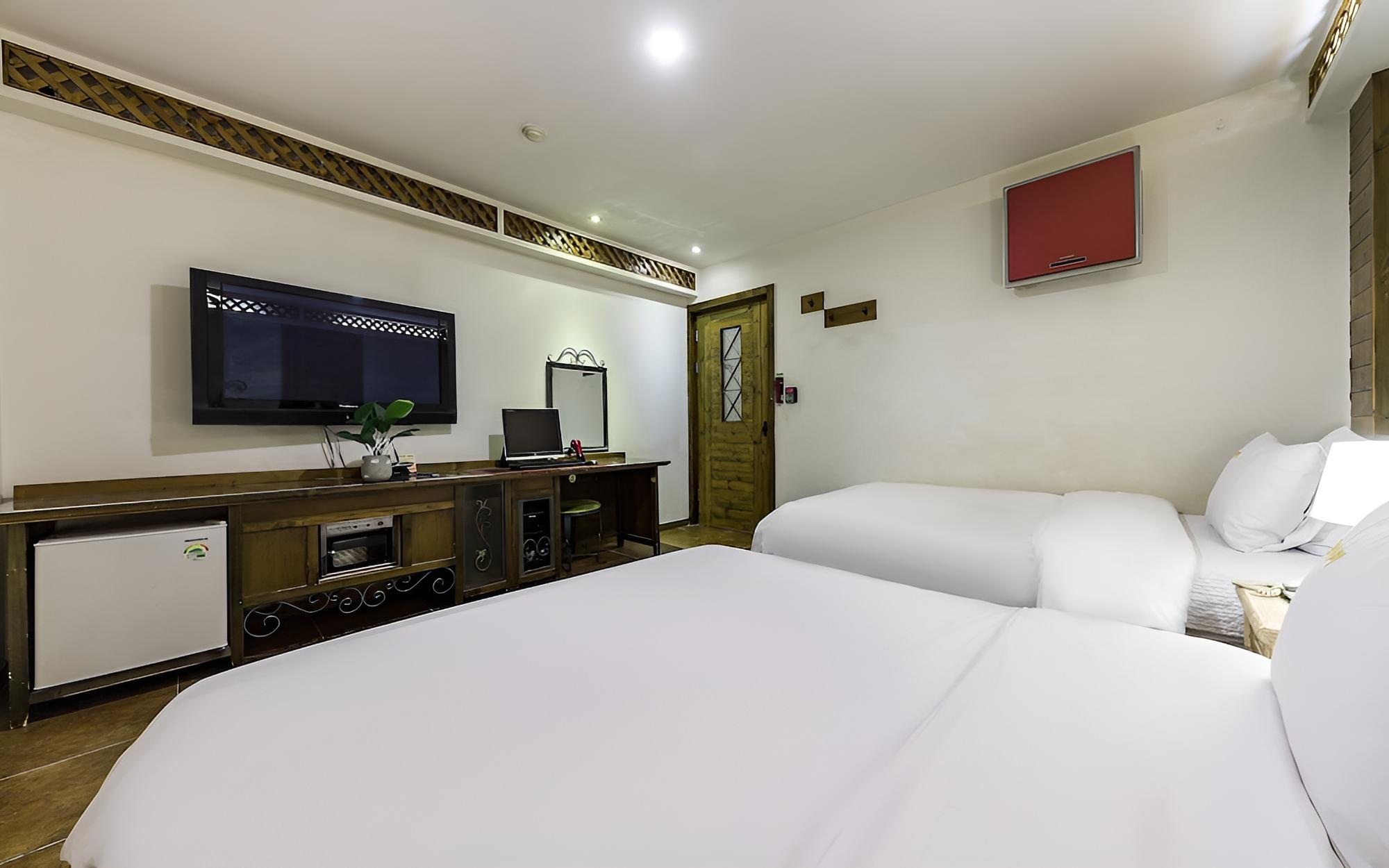 Room (Deluxe Twin (OTT integrated viewing () photo 2