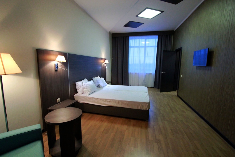 Family Room, 1 Bedroom photo 2