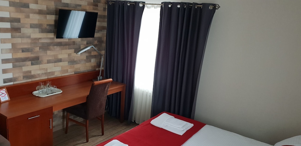 Standard Double Room, 1 King Bed photo 3