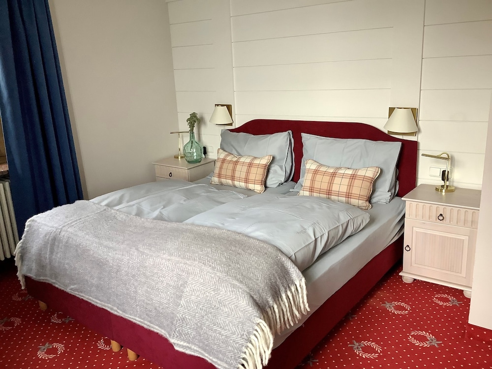 Suite, Lake View