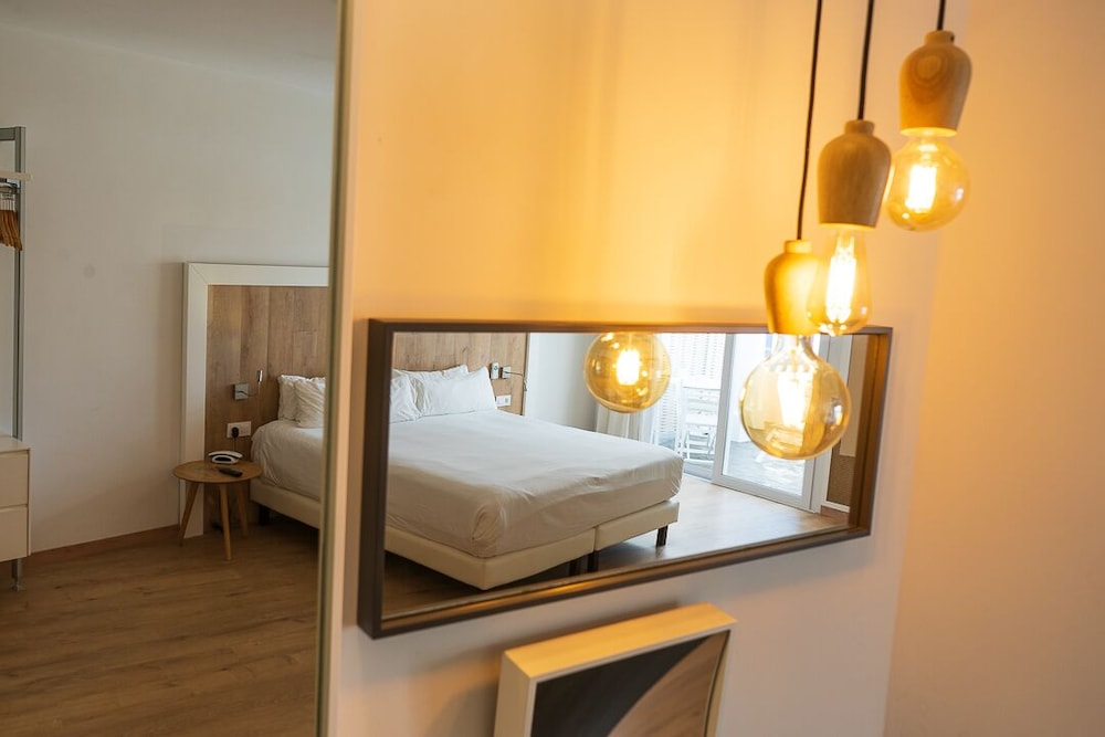 Deluxe Double Room, Terrace, Marina View - Photo 3