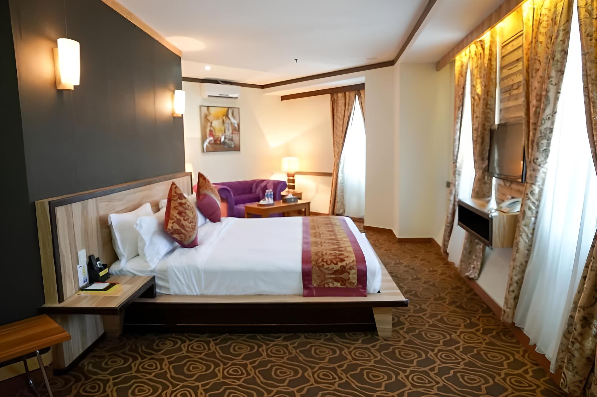 Family Room, Multiple Beds photo 2