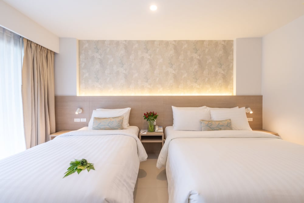 Standard Room, Multiple Beds - Photo 4