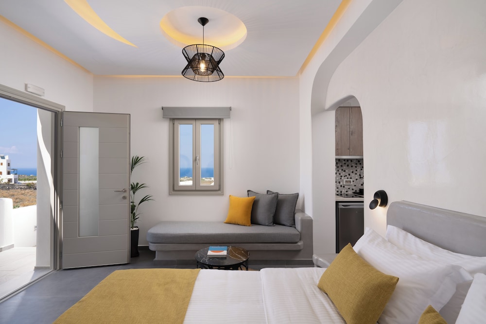 Essential Suite with Balcony& Hot Tub - Photo 4