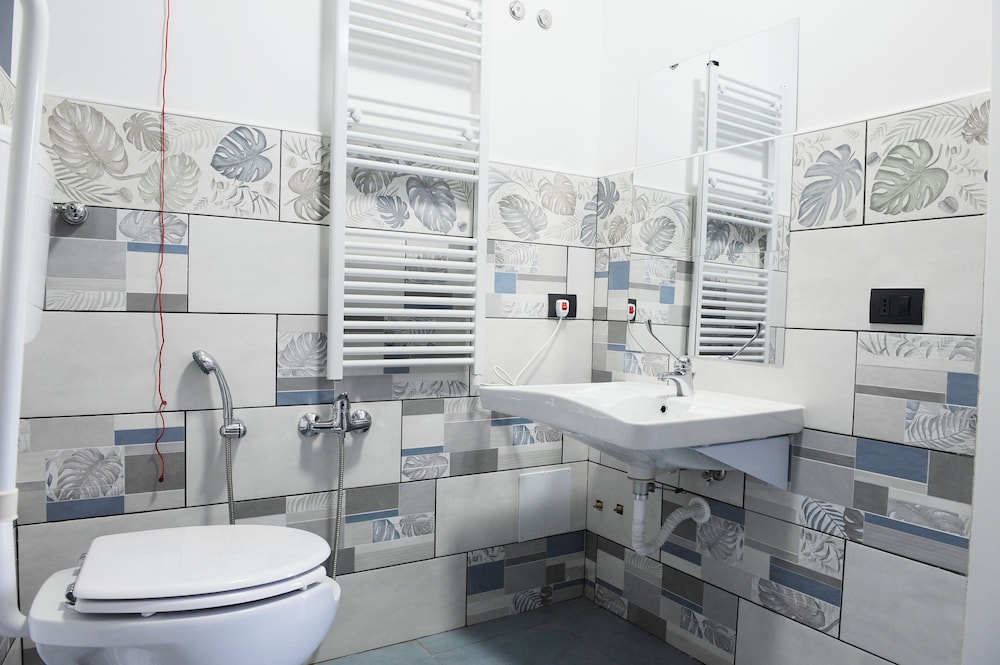 Room, Mobility Accessible photo 3