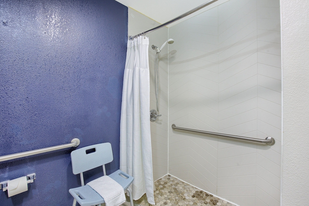 Room, 2 Queen Beds - Photo 3