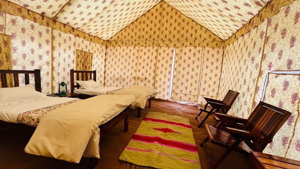 Deluxe Tent photo 3