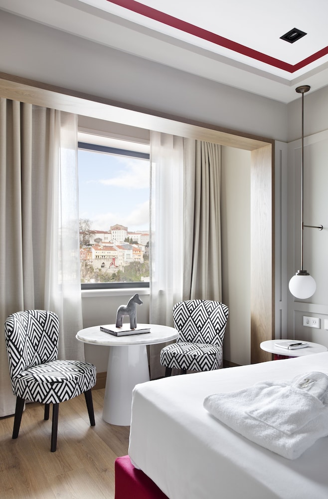 Double Room Single Use, River View thumbnail 5