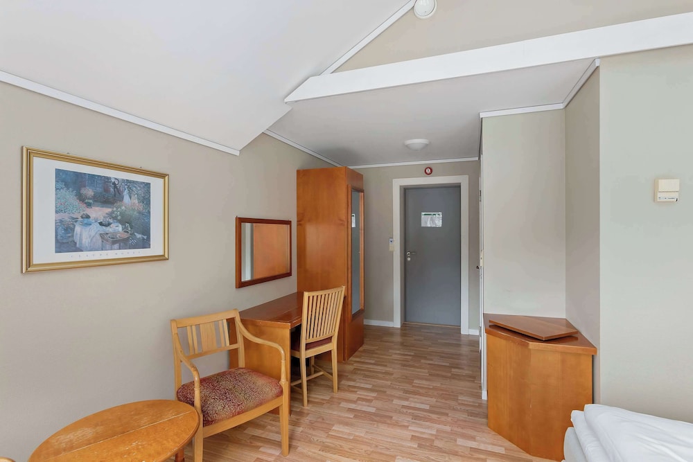 Deluxe Room, 1 Double Bed, Non Smoking - Photo 2