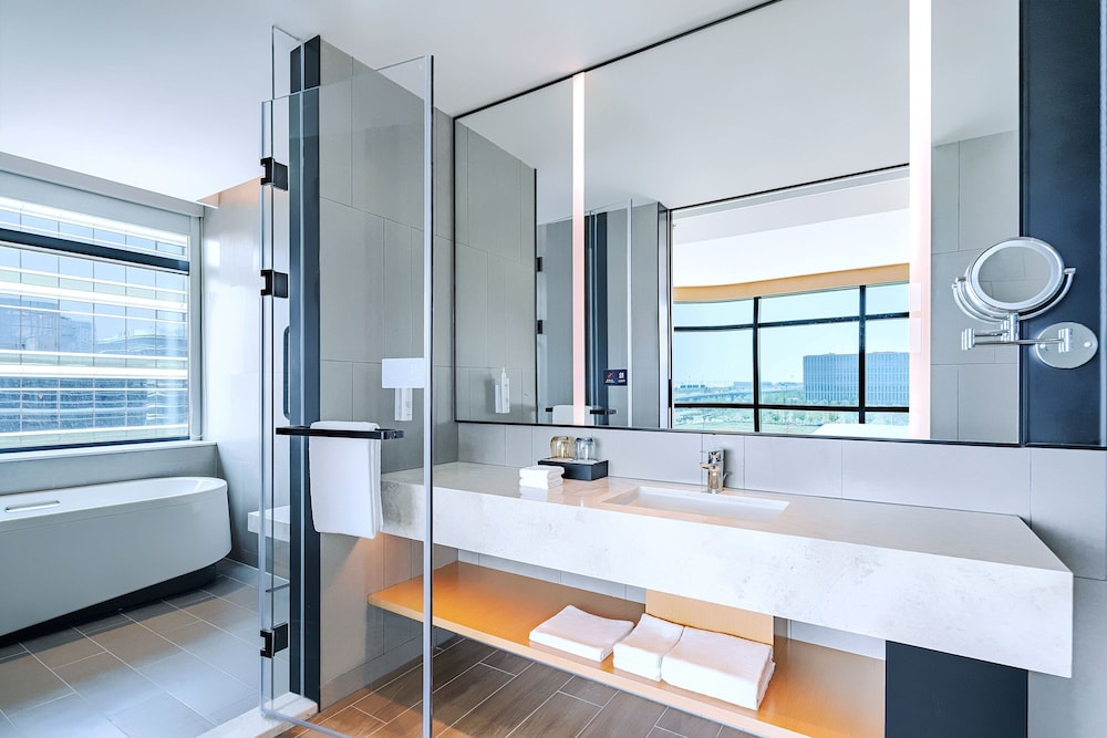 Business Suite, 1 King Bed
