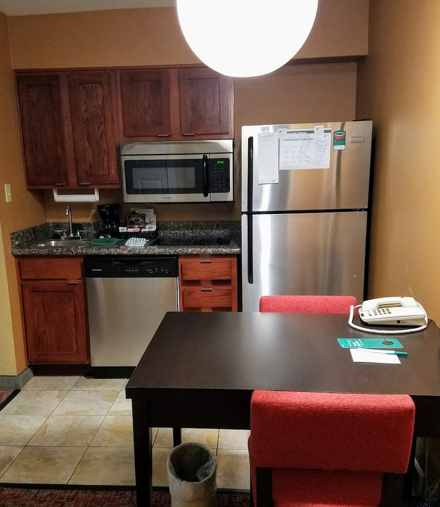 Suite, 1 King Bed, Accessible, Non Smoking (Roll-in shower) - Photo 9